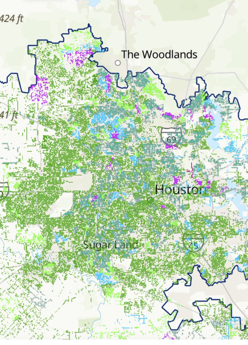 txGS86's tweet photo. @CenterPoint Nice job making the "pending review" color nearly indistinguishable from the "energized" color when zoomed out. https://t.co/fhh8lD89ni