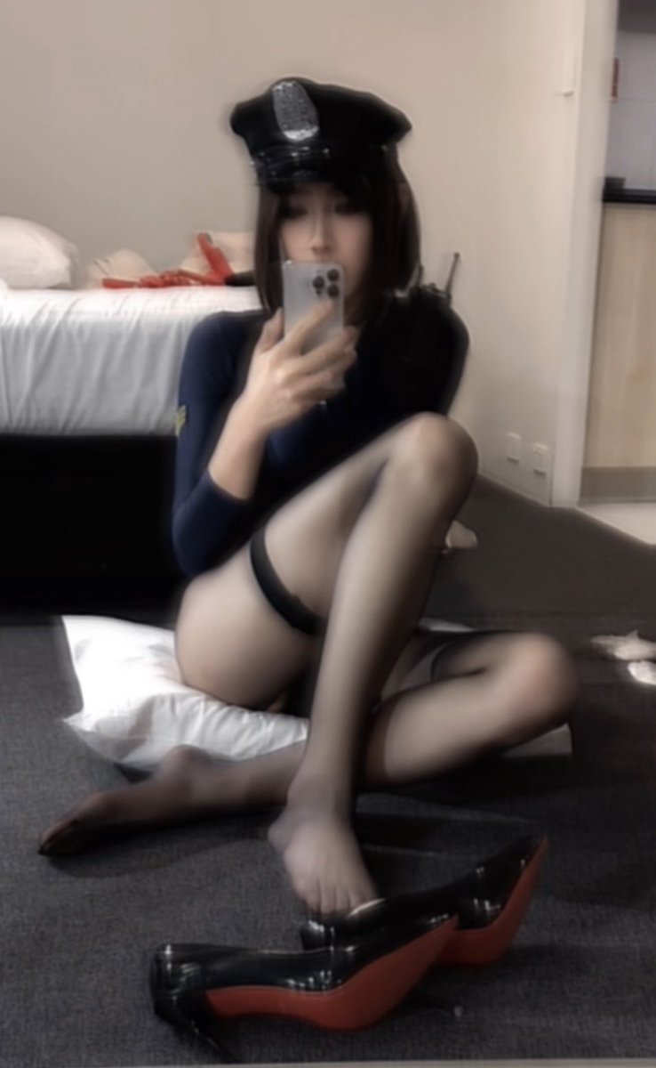啊哈～ 其实回国一直在旅游啦 一路从广州北上～ 次站到达上海👀👀 https://t.co/mdRd1eG3yM