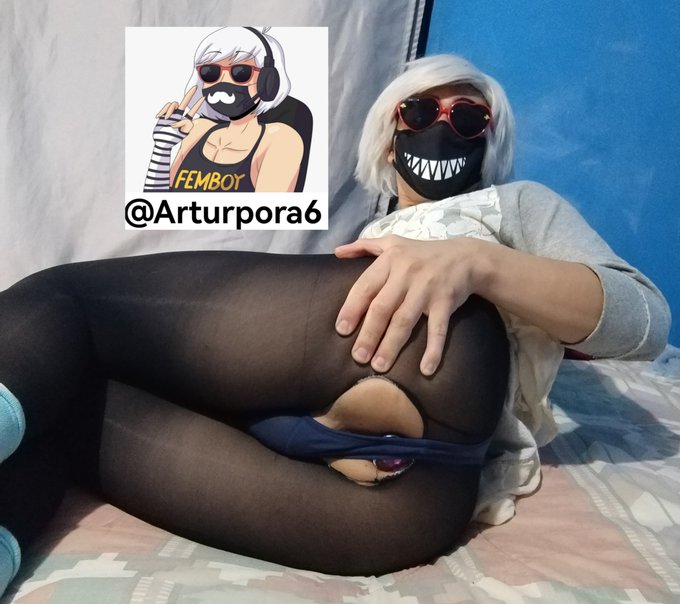 Una peque&ntilde;a secuencia de dos im&aacute;genes xd Feliz #femboyfriday y d&iacute;a #femboy https://t.co/vjdoN97kDq<a href="/tag/femboy"class="tags"><span>#femboy</span></a><a href="/tag/femboyfriday"class="tags"><span>#femboyfriday</span></a>