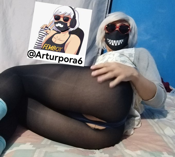 Una peque&ntilde;a secuencia de dos im&aacute;genes xd Feliz #femboyfriday y d&iacute;a #femboy https://t.co/vjdoN97kDq<a href="/tag/femboy"class="tags"><span>#femboy</span></a><a href="/tag/femboyfriday"class="tags"><span>#femboyfriday</span></a>