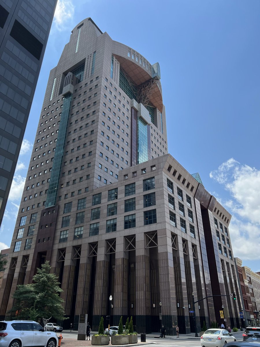 tomato_head86's tweet photo. I want to make the old Humana building in downtown Louisville, Kentucky a hotel.

Louisville wants more hotel rooms, let’s give em more. They’re supposed to be building a 27-story building with hotel rooms in the area, so let’s just make this 26-story building a hotel. https://t.co/KaA7hKAkPT