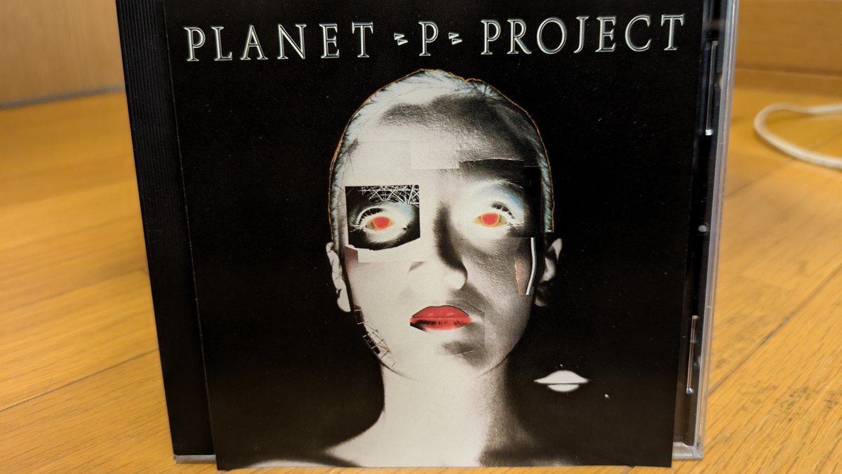 Swordfi65847575's tweet photo. 元RainbowのKey #TonyCarey の #PlanetPProject 83年1stは、シンセをアンビエントに使ったNewWave風で、HRを期待すると完全に裏切られる😁。哀愁漂うメロディを備えた曲は完成度高く、当時全米チャートで中層まで上昇。リズム隊とGt以外は全て本人担当で、マルチですね👍。
https://t.co/52NP2EgRv0 https://t.co/UxcihgTu6b