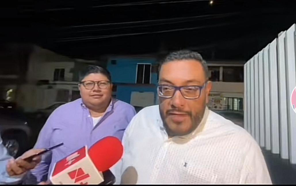 Maryjose Gamboa (@maryjosegamboa) on Twitter photo Por si alguna duda quedaba del cinismo y la vileza del Gobierno de Veracruz, aqui la imagen…. El representante de Morena ante el OPLE, Gabriel Zúñiga, presente en la audiencia de <a href="/MYunesMarquez/">Miguel Ángel Yunes Márquez</a>
No que no <a href="/CuitlahuacGJ/">Cuitláhuac García</a> ? Por si alguna duda quedaba del cinismo y la vileza del Gobierno de Veracruz, aqui la imagen…. El representante de Morena ante el OPLE, Gabriel Zúñiga, presente en la audiencia de <a href="/MYunesMarquez/">Miguel Ángel Yunes Márquez</a>
No que no <a href="/CuitlahuacGJ/">Cuitláhuac García</a> ?