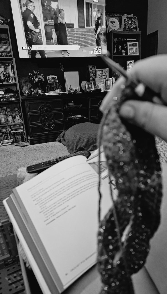 Crochet and <a href="/OfficialOPLive/">On Patrol: Live</a> 🧶 and 🚓! #OPLiveNation #crochet #yarnover <a href="/danabrams/">Dan Abrams</a> <a href="/ReelzChannel/">REELZ</a> Just another Friday night 💕 🪝