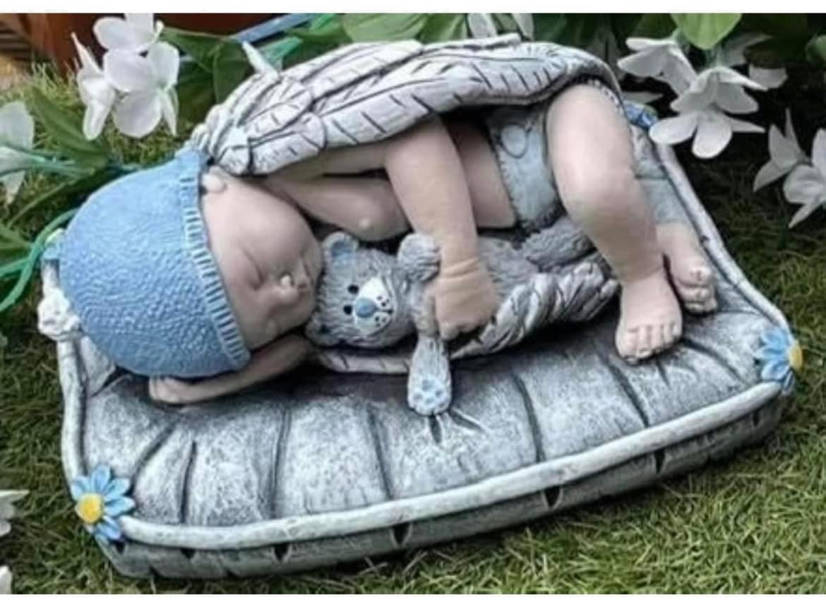 SussexIncidents's tweet photo. This ornament was handmade for Ricky’s grave. The family waited 8 months for it to be especially made for his birthday, and it has been stolen off his grave in Seaford Cemetery. 😢 Any info, please contact @lewesppolice https://t.co/lm9fcuIJNg