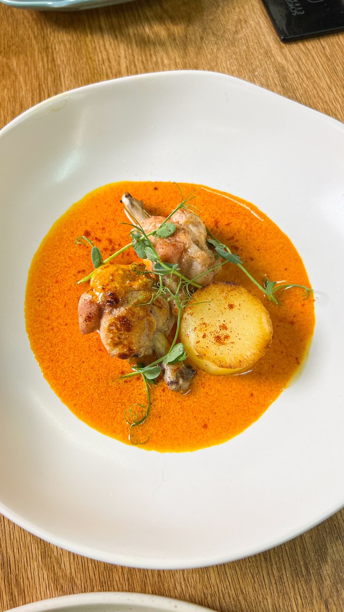 kindymoh's tweet photo. Lama ngga nge-tweet. Pap maksi dulu hari ini iseng coba bikin ayam lolipop saus gulai, sayurannya dibungkus sawi hijau sama fondant potato.. Gimana makan siangmu gesss? 🙌🙌 https://t.co/JAGvtF2LD4