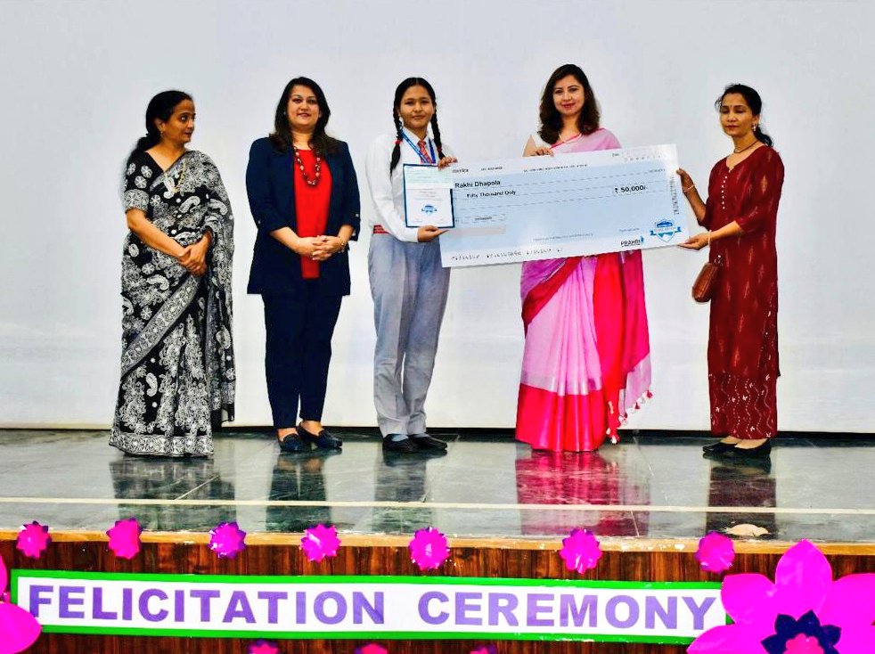 PRODefDehradun's tweet photo. #IgnitedMinds

#APS, Birpur felicitated students of Class X &amp; XII for academic achievements.
4 students were also felicitated for winning ₹ 50,000/- #PramericaLifeInsurance "Scholarship for Armed Forces School Students" amongst 85 students from all APS and KV of #Dehradun.
#AWES https://t.co/Aad7yj3Iwn
