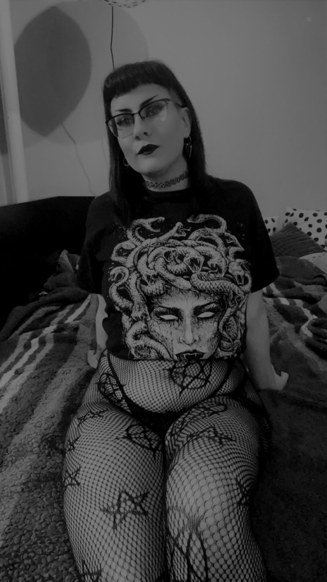 localaltbratgf's tweet photo. started a new account 🤷🏻♀️✨
https://t.co/NlzjFct1ah
#bigbootygoth #gothgirls #egirl #fishnets #onlyfans #onlyfansfree #booty #bigbooty https://t.co/YtXzBxUHyc