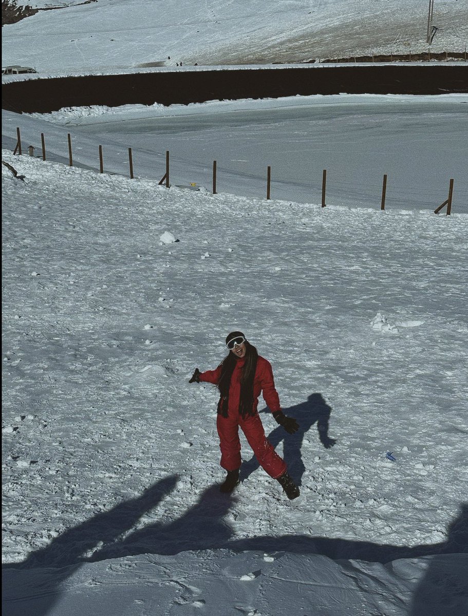 gabbylima24's tweet photo. dizem q minha vida é um filme 😮‍💨❄️ https://t.co/Z13DnRXaJt