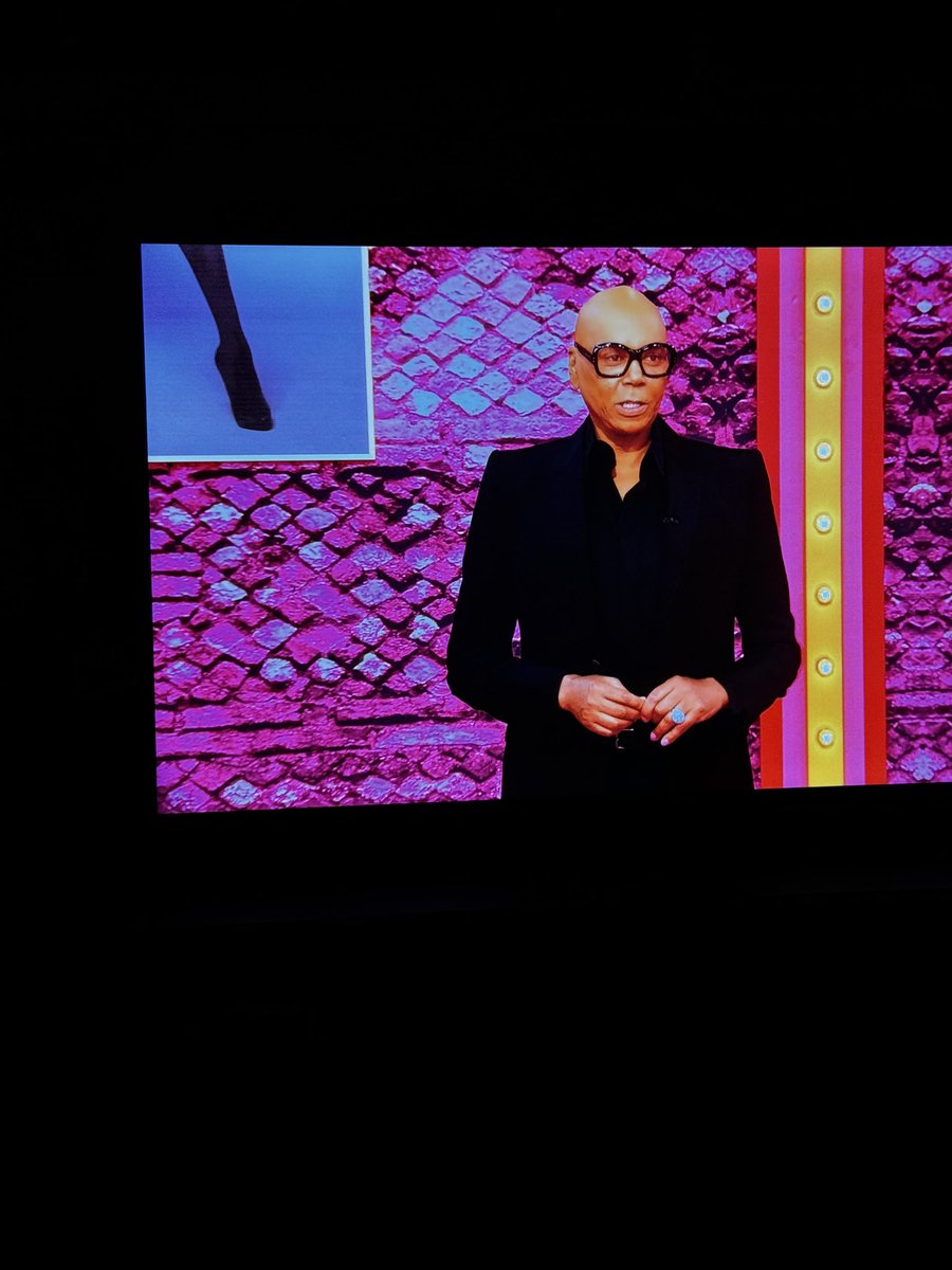 LikeWhatYouSay's tweet photo. @RuPaul ok skinny legend in that black suit! Get it sis!!!!! https://t.co/wQTnu9m5Z4