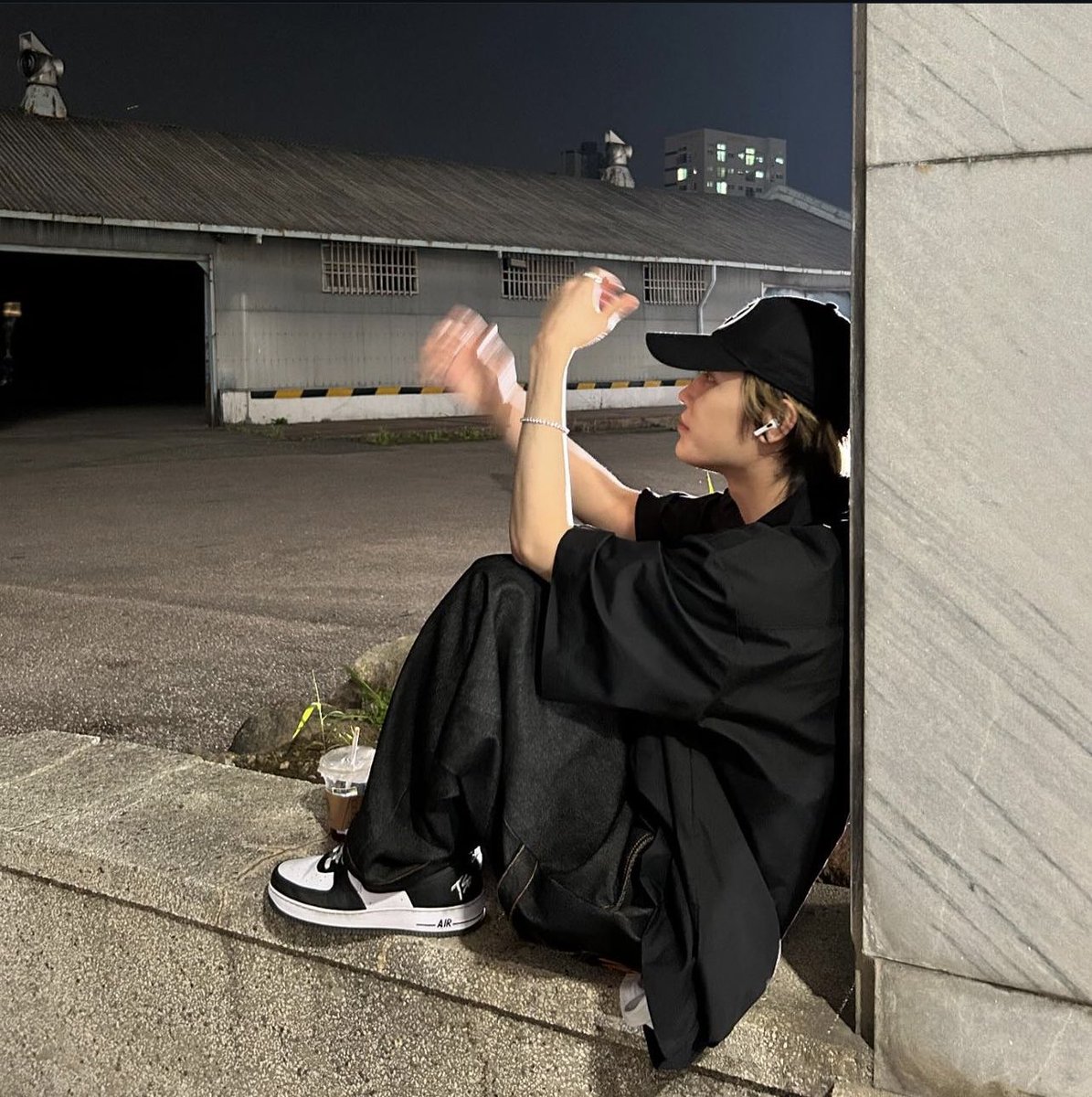Hourly Taeil tweet media