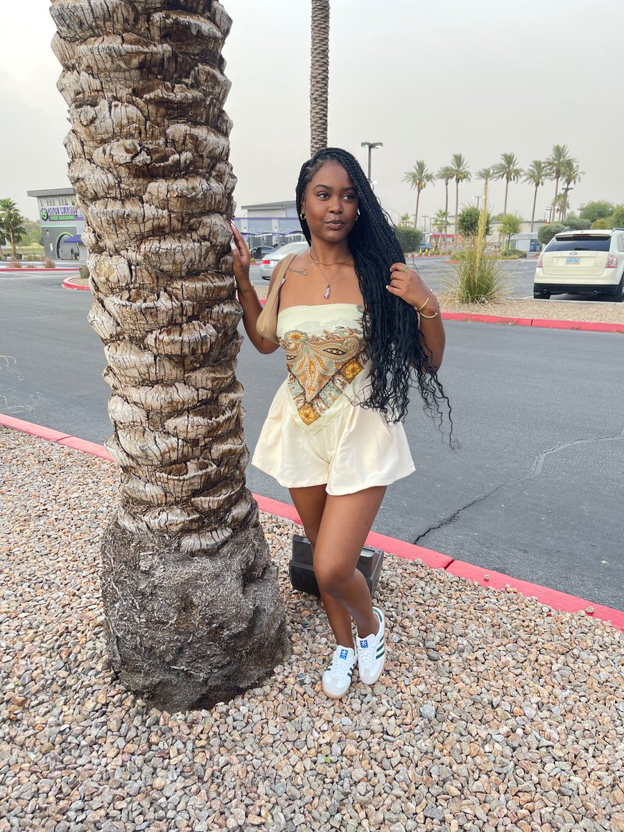 niabiatv's tweet photo. in vegas lookin pretty :) https://t.co/MoFv5GSKpe