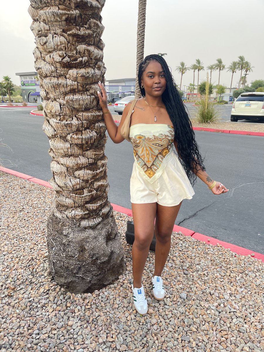 niabiatv's tweet photo. in vegas lookin pretty :) https://t.co/MoFv5GSKpe