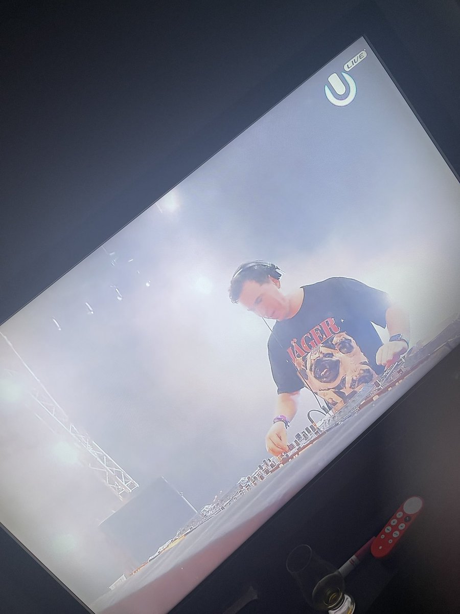Lozak_Jr's tweet photo. @HARDWELL Fucking incredible set my guy! Absolutely slayed it 🔥😎 https://t.co/ivLEKBvXGK