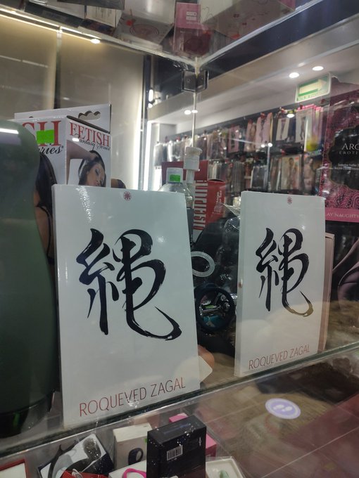 El libro ya lo pueden encontrar en @IntenzzoObregon @AlvaroObregonMB   Solo $1,000 pesitos.   El primer<a class="tags" target="_blank" title="On Twitter" href="/?out=eyJ0eXAiOiJKV1QiLCJhbGciOiJIUzUxMiJ9.eyJpYXQiOjE3MjMyNzc0NTMsImlzcyI6InR3cG9ybnN0YXJzLmNvbSIsIm5iZiI6MTcyMzI3NzQ1MywiZXhwIjoxNzU0ODEzNDUzLCJyZWRpcmVjdF91cmwiOiJodHRwczovL3R3aXR0ZXIuY29tL0ludGVuenpvT2JyZWdvbiJ9.DeBx9iSkrTFHGv4Q7IUbmuJQIIiU_bueDzHYG_Yf02u8CYE0g4R0xjuDrD8blwKF14rYDhjlboU4hDESHitDlg">@IntenzzoObregon</a><a href="/tag/shibari"class="tags"><span>#shibari</span></a><a href="/tag/rope"class="tags"><span>#rope</span></a><a href="/tag/%E7%B7%8A%E7%B8%9B%E5%A5%BD%E3%81%8D%E3%81%95%E3%82%93%E3%81%A8%E7%B9%8B%E3%81%8C%E3%82%8A%E3%81%9F%E3%81%84"class="tags"><span>#緊縛好きさんと繋がりたい</span></a>