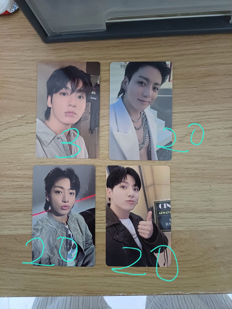 geniuseokjin's tweet photo. 🌟🌟 WTS 🌟🌟

BTS Jungkook Golden photocard
price stated on picture 

Tata PC holder binder RM10
Tata bag charm RM15

Video condition next tweet

#pasarBTS #myARMYjual @BTSMarketMY https://t.co/YXS7cxzR8G