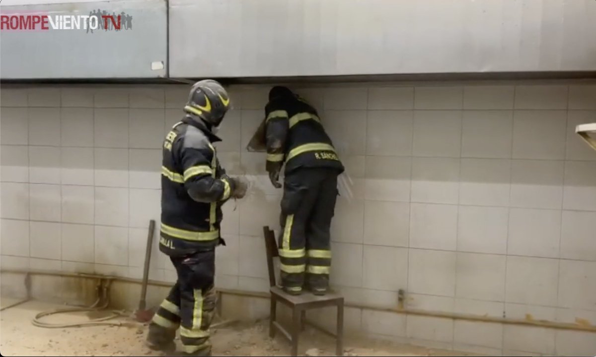 RompevientoTV's tweet photo. 🔥#Entérate #Chalina #Perritos
🐶 La historia de la perrita #Chalina, Luis Enrique y los #Bomberos
#Rescate👇
https://t.co/BhQMzaPcxE https://t.co/Tmoowofh5i
