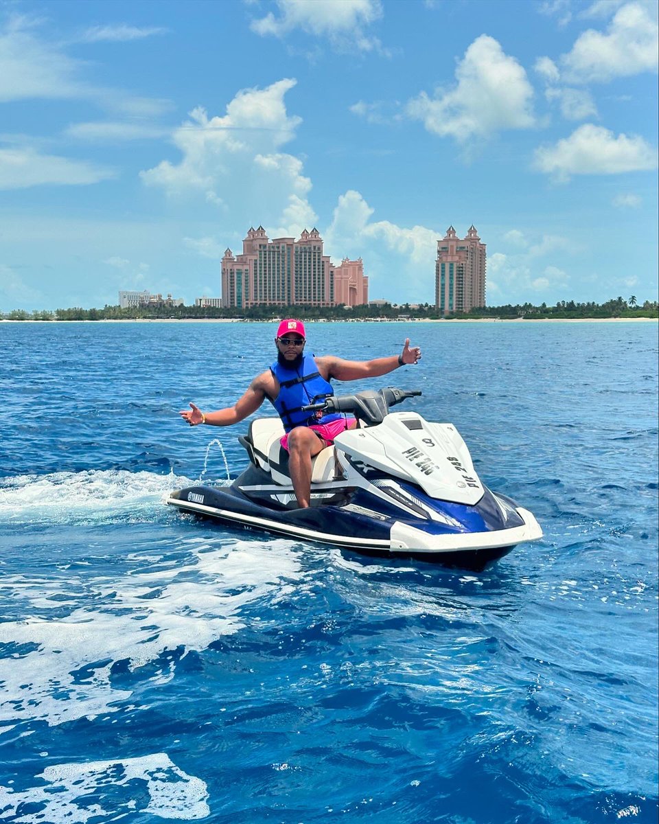 FlyTrendSetter's tweet image. Getting my tan on🇧🇸