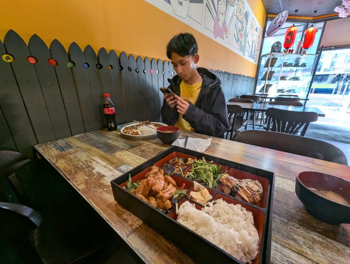 BrownmanFgc's tweet image. Sneaking in a quick bite before #SecondWind pools!

If you ever see Yagami at an event, please give him a handful of Katsu Curry, he will always appreciate it 🥹❤️