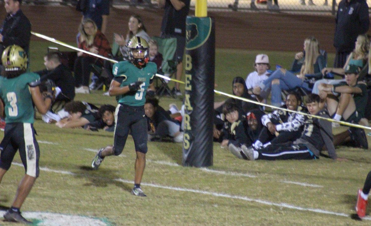 Recruiting Page updated with a pair of commitments since the Holiday weekend began.  One comes within the state and another is from a rising program in the Big Sky.  In addition, 21 seniors received new offers. arizonavarsity.rivals.com/news/gridiron-…