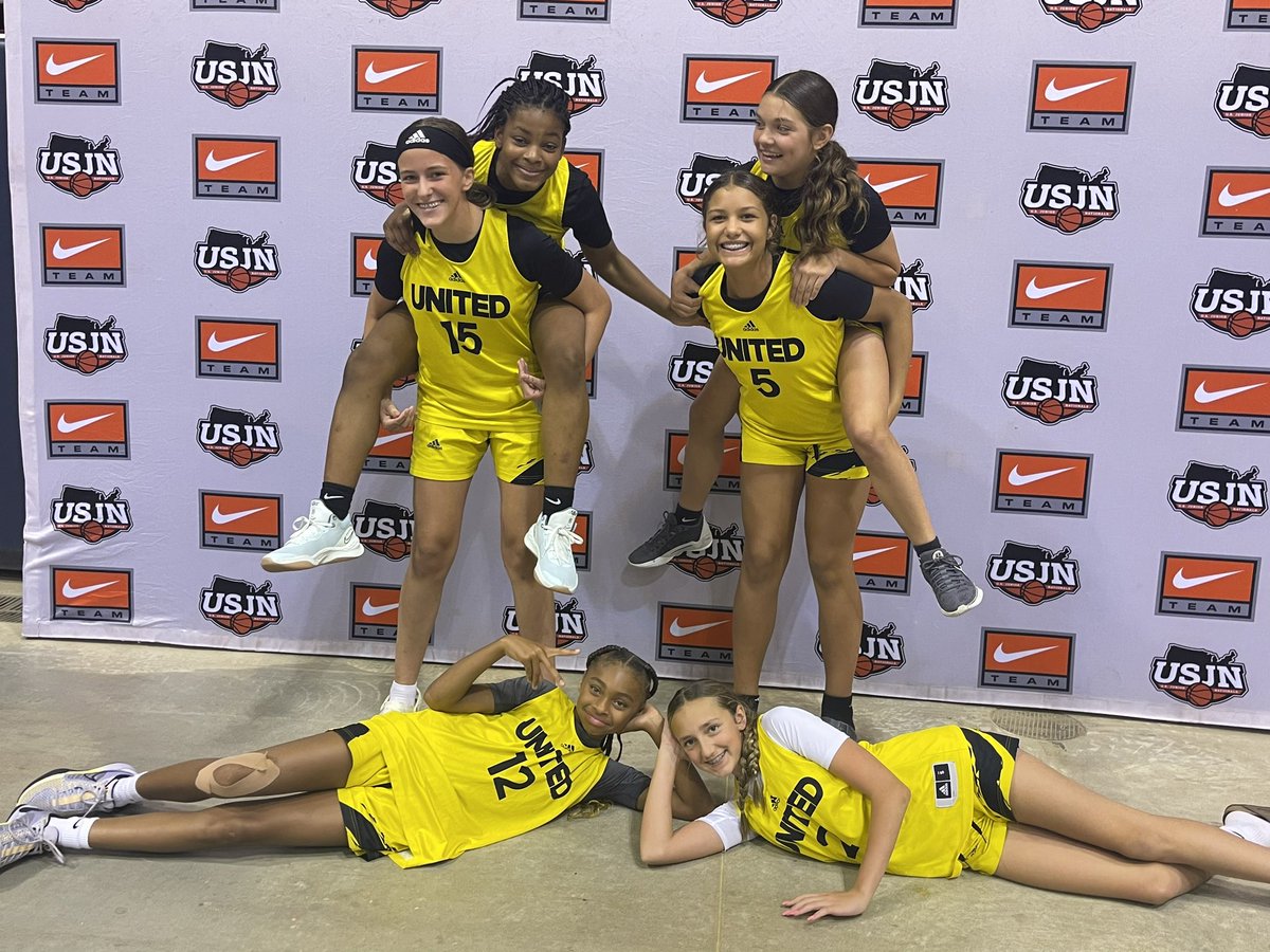 courtvue's tweet photo. Day 1 at the March To the Arch @BlueStarBB  @BlueStarMedia1 @USJN basketball tournament with @unitedbballclub 2030’s in St. Louis Missouri. We went 2-0 today in the 2029 division.  5 more games to go. #OhioBasketball #SheHoops @darbygbk https://t.co/7Agm0tlhGN