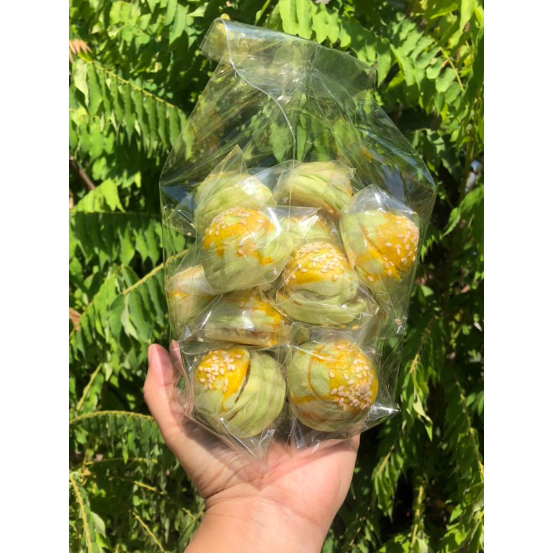 YYarnsopon's tweet photo. ขนมเปี๊ยะ แพ็คแยกลูก มี 10 ไส้ ในราคา ฿6 ที่ https://t.co/pYNkp80qmJ

📌 ไส้พริกเผาหมูหยอง
📌ไส้ฟักเชื่อม
📌ไส้ถั่วเหลืองกวน
📌ไส้ถั่วแดงกวน
📌ไส้งาดำ
📌ไส้สังขยาใบเตย
📌ไส้สังขยาชาเขียว
📌ไส้เผือกกวน
📌ไส้มันม่วง
📌ไส้ช็อกโกแลต
 #เปี๊ยะกุหลาบ #เปี๊ยะอบควันเทียน #เปี๊ยะ#ขนมเปี๊ยะ https://t.co/FqBkyaisCI