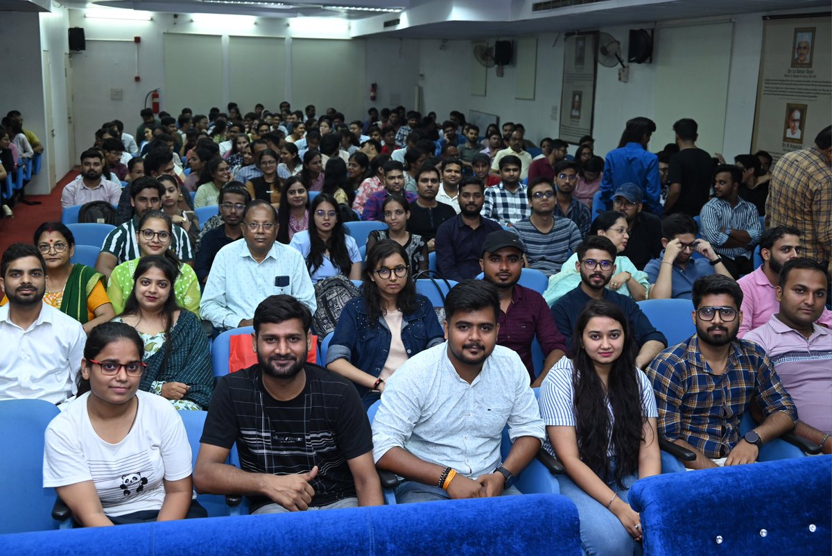LCAS1998's tweet photo. We extend heartfelt congratulations to all the recently qualified CAs and best wishes for their future endeavours.

We are delighted to share that we took this moment to felicitate the toppers of Lucknow. Together, we look forward to sharing many more achievements and milestones. https://t.co/YUnEg9IG50