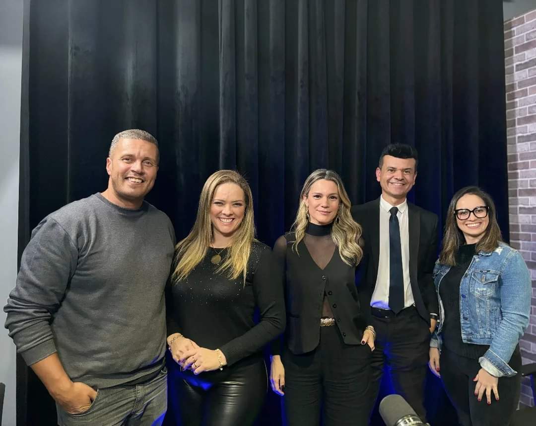 moisesrochaper1's tweet photo. Neste episódio eu Apresentador Moisés Rocha tive a honra de receber na mr.cast.oficial às convidadas especiais tatianefacilitadora , juliana_consultora_de_imagem com participação especial da sertaneja cantorakellyvalentte 😉🎯
.
Episódio completo no canal do Youtube 👏👏👏👏👏 https://t.co/WYQO6vnMu2
