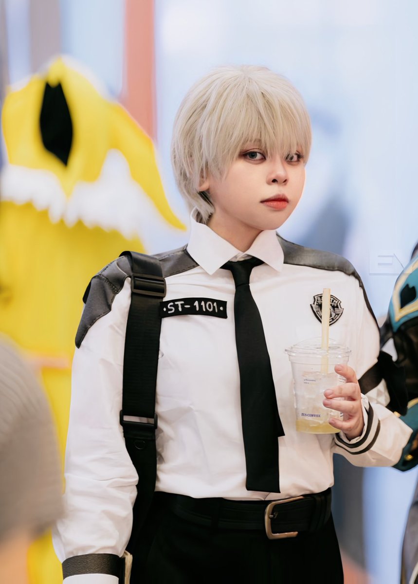 MikoChu_'s tweet photo. “It said we aren’t lovey dovey enough. What does that mean exactly?”

CN : miko_.chu (IG)
Character : Xavier from Love And Deepspace
.
#xavier #xaviercosplay #xavierloveanddeepspace #loveanddeepspace #loveanddeepspacexavier #沈星回cos #沈星回 #沈星回⭐ #심성훈cos https://t.co/dDsRsssoOs