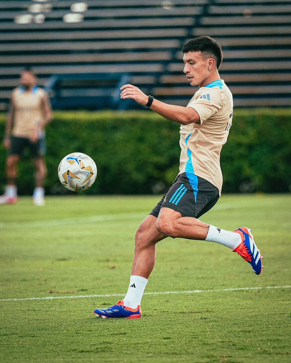 MahfujEmpire's tweet photo. 🇦🇷 #𝗔𝗹𝗯𝗶𝗰𝗲𝗹𝗲𝘀𝘁𝗲 𝗧𝗿𝗮𝗶𝗻𝗶𝗻𝗴 𝗗𝗮𝘆 3️⃣ 𝗜𝘀 𝗙𝗼𝗿 𝗧𝗵𝗲 𝗙𝗶𝗻𝗮𝗹.💙
Follow ✅ @MahfujEmpire
See More...
#CopaAmerica #argentinaNT #MahfujEmpire #CopaAmerica2024 #CopaFinal #leomessi #messi #seleccionargentina #Montiel #Julianalvarez @AFASeleccionEN https://t.co/kZXoV4ammJ
