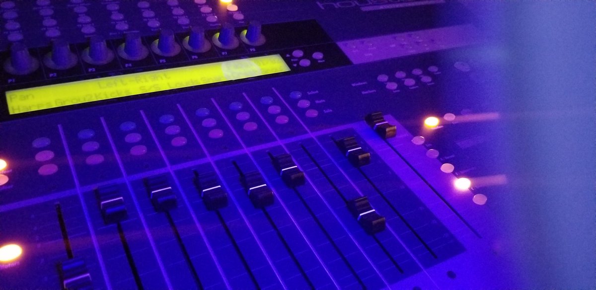 DigibeatsMusic's tweet photo. If I were a @SteinbergMedia product person, I would make the case to bring back a 2024 version of the Houston Controller. Even in C13, this thing is still a beast! https://t.co/uSeo6ezUbU