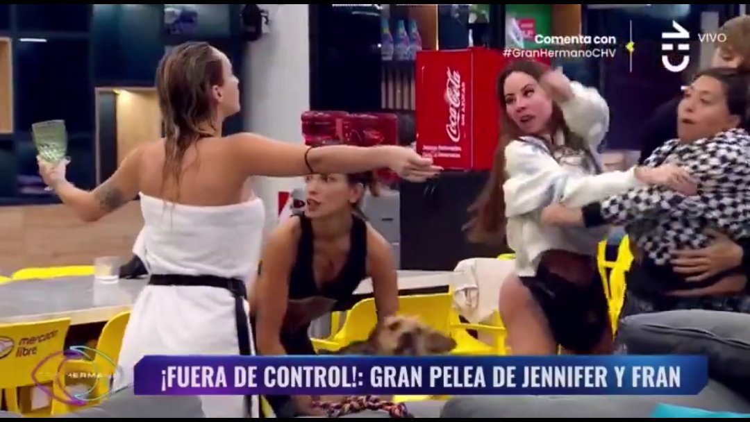 vichoclooo's tweet photo. Creo que nunca voy a superar la primera temporada, fue muy iconica a pesar de todo lo que nos estresaba #GranHermanoCHV https://t.co/sqHphqJCuQ