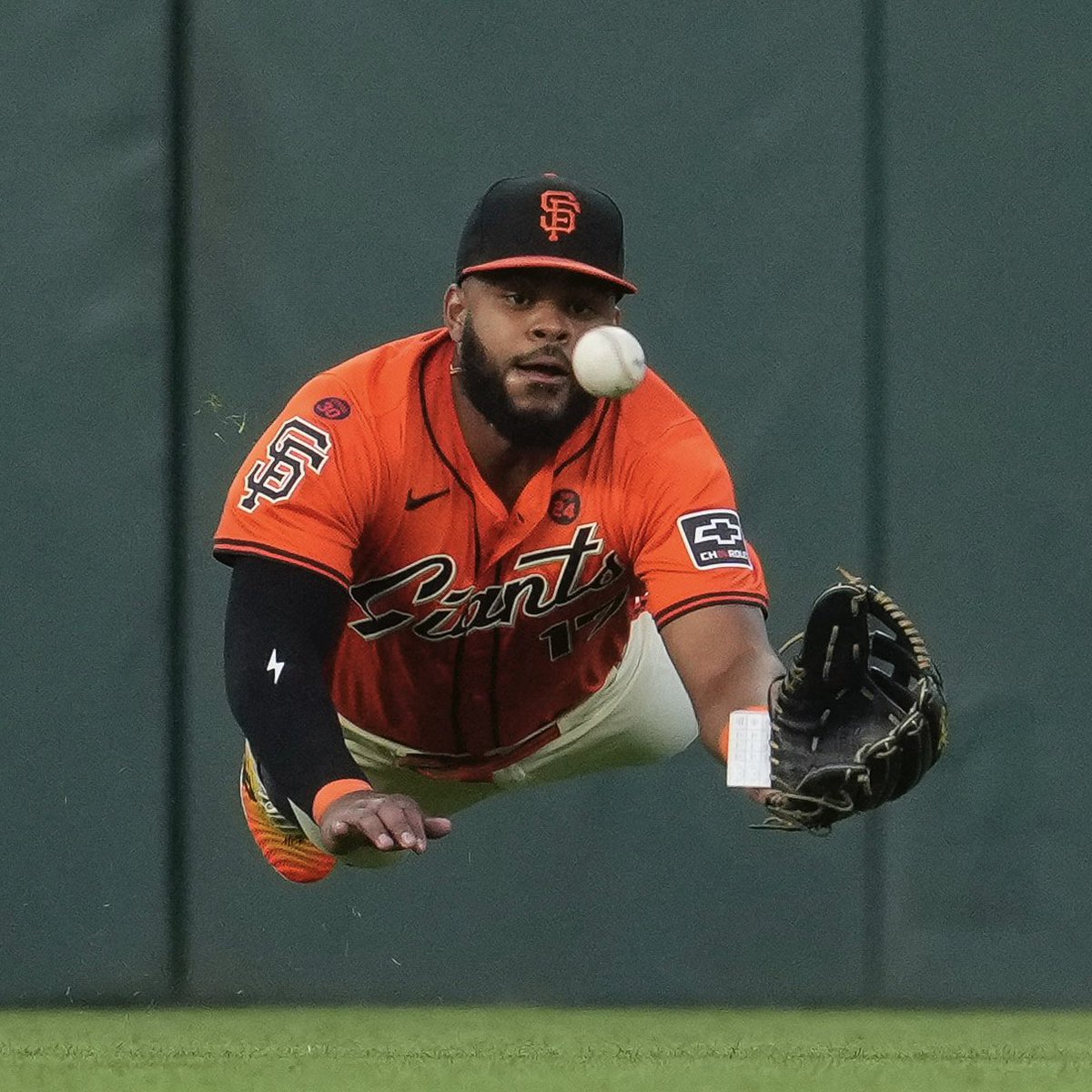 Keep your eye on the ball 😳