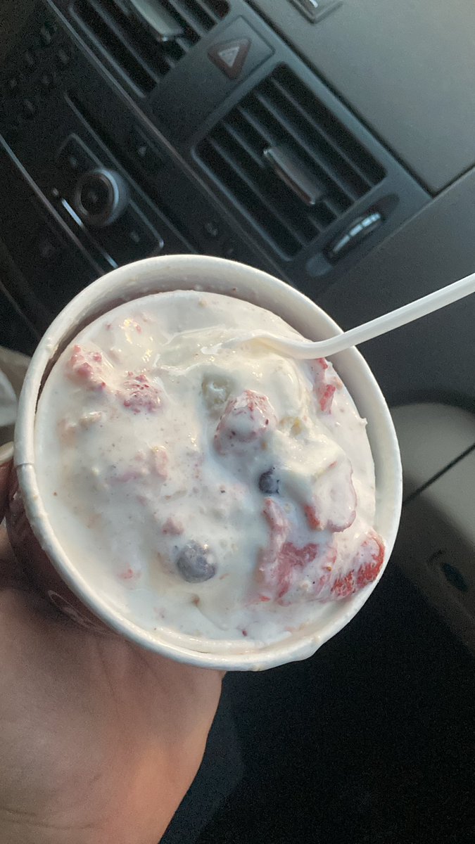 imasusboy's tweet photo. @ColdStone What is THISSSS!!!!! https://t.co/kjQdaF8qWz