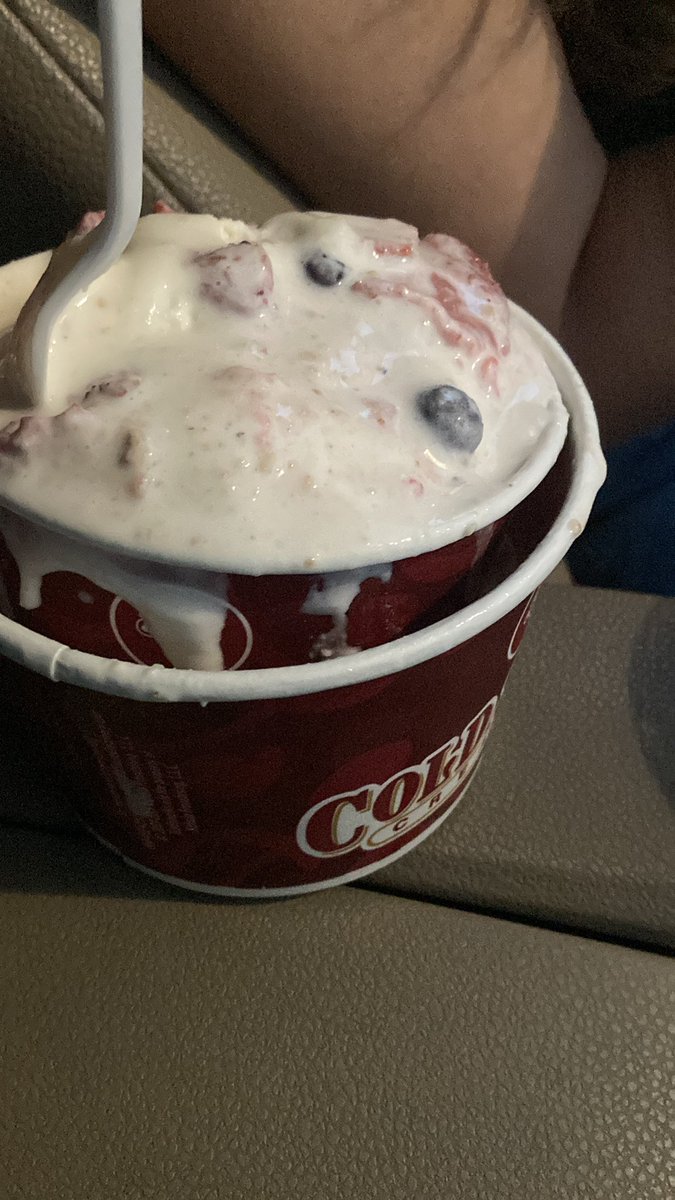 imasusboy's tweet photo. @ColdStone What is THISSSS!!!!! https://t.co/kjQdaF8qWz