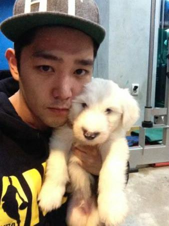 kanginnim's tweet photo. Youngchoon.. you will definitely be missed 🥺 thank you for making Kangin’s days brighter for many years 💙 
I’m so sad since I found out because I know that Kangin loved him so much 😭 https://t.co/qqgujD5Eg6