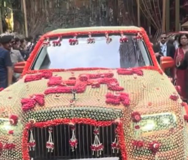 KreatelyMedia's tweet photo. 🔸Thank you Ambani family for publicly putting swastika on the marriage car

This will be the biggest narrative change you could ever do 

Swastika is a Hindu symbol of wellness for thousands and thousands of years

AND THE WORLD NEEDS TO KNOW THAT https://t.co/WnTuI1vp0R