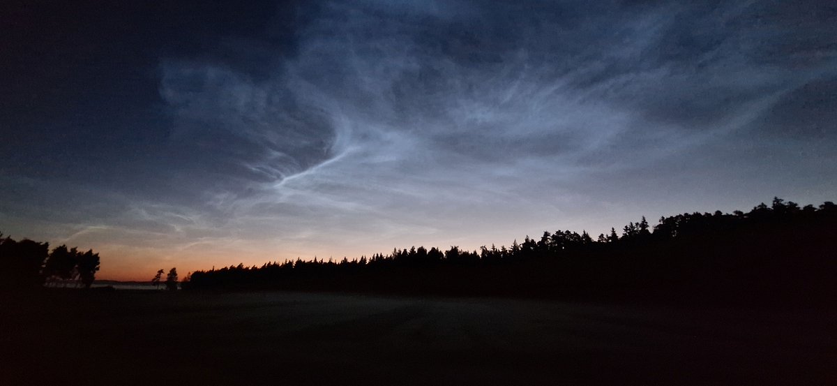 rvarjonen's tweet photo. Valaisevat yöpilvet 13.7.2024 #NLC #Vehmaa https://t.co/NilL7v8ccZ