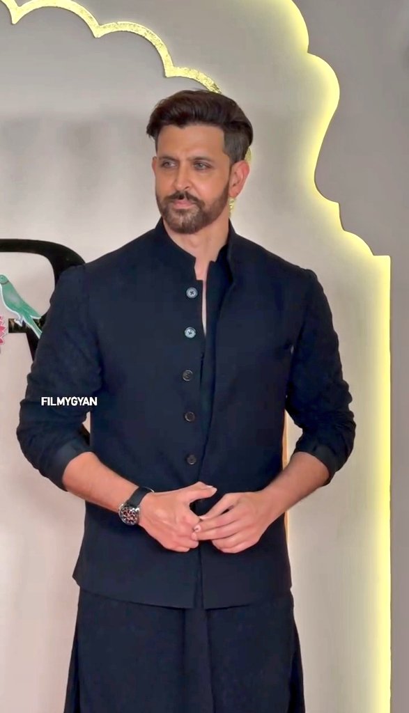 Asadansari_07's tweet photo. Who's looking Best ??
RT for #MaheshBabu 🔥
Like for #HrithikRoshan 🔥
#AnantAmbani #ShahRukhKhan #GauriKhan #AnantWedsRadhika
#redhulk #SamvidhaanHatyaDiwas
#ENGvsWI #Emergency #JamesAnderson #AnantRadhikaWedding #PharmaCeuticalScam
#RadhikaMerchant
#JohnCena #AnantAmbani https://t.co/UeNIhAyUs8