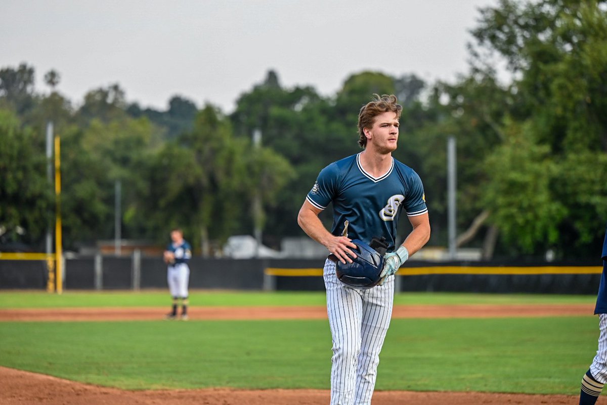 End of 8: <a href="/JoeyCraig/">Joey Craig</a> gets us on the board with an RBI single! Thank u Joey 🙏W new guy 😎

Oaks: 5️⃣
Saints: 1️⃣

#SaintsOfSummer #CCLBaseball <a href="/CCL_Baseball/">California Collegiate League</a>