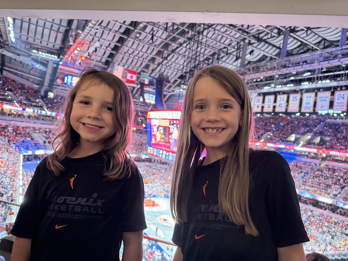 KevinBiermann's tweet photo. @sophaller these 2 future tigers loved watching you play tonight! MIZ! https://t.co/SFXmmNe4kq