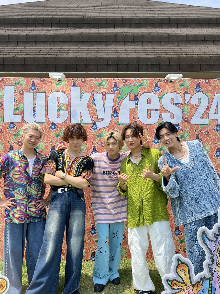 7order_official's tweet photo. 【🍀 7/13 #LuckyFes #7ORDER 🍀】

WING STAGEでのステージご覧いただきありがとうございました！
お天気も晴れて盛り上がりましたね✨

🌈7ORDERセットリスト

01.雨が始まりの合図
02.青空と爆弾
03.SUMMER 様様
04.F
05.Get Gold
06.But（表）

7ORDERは現在ライブツアー中です。
ぜひライブにも遊びに来てくださいね！
https://t.co/iVOiLxZRzH

#7ORDERセットリスト
