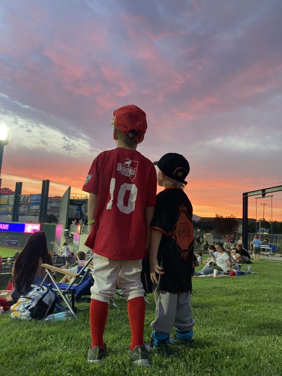 OurTownReno's tweet photo. Quite the sunset at the #renoaces @Aces Greater Nevada field tonight in #downtownreno #renobaseball #renosunset #renonv #renonevada #biggestlittlecity #775 #kidsofreno #fieldofdreams https://t.co/t95qdFqvhv