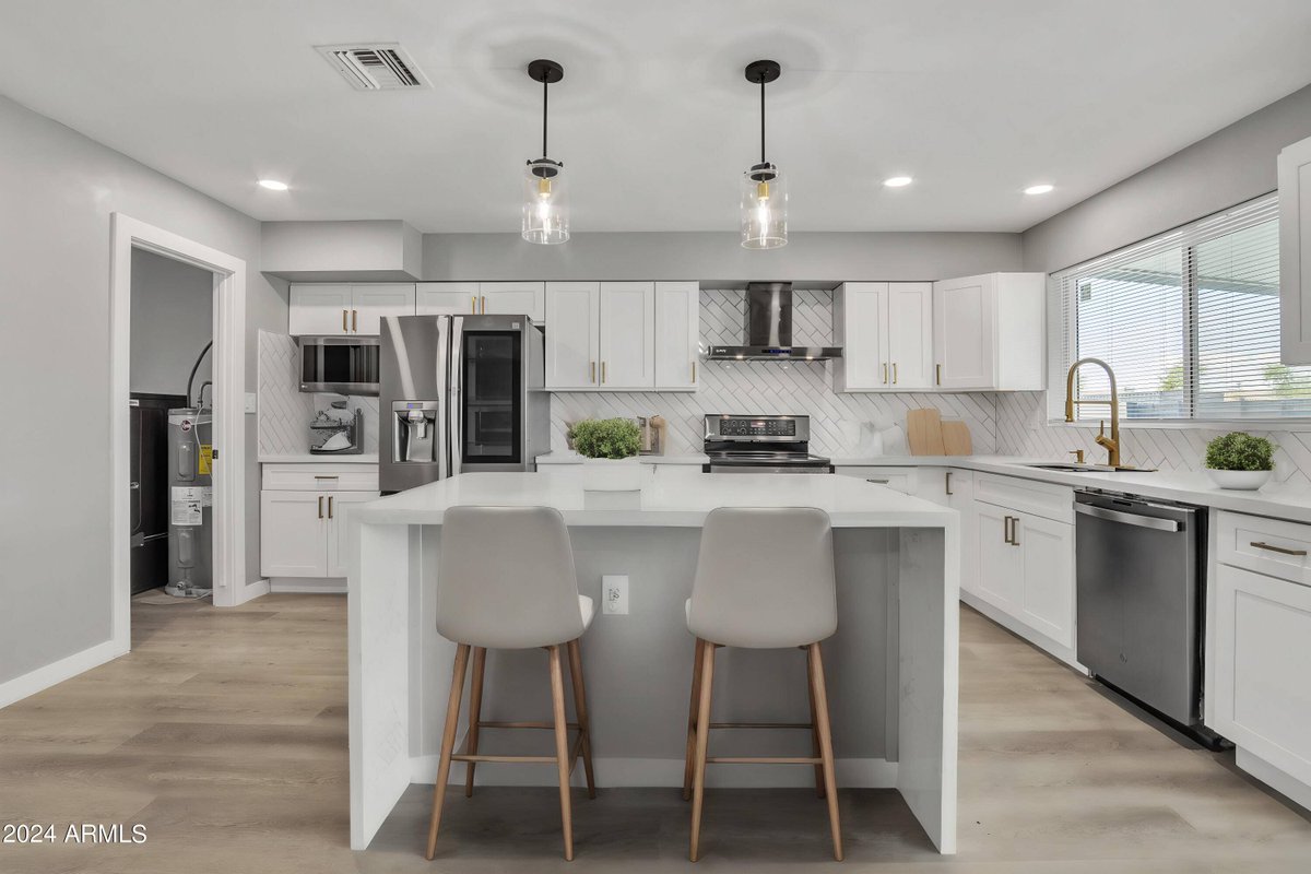 RonAzRealtor's tweet image. Listing Address: 1532 S CHESTNUT Circle, Mesa, AZ 85204
Listing Price: $550,000
Schedule a showing and request more information here: …naldwashington.thedteamrealestate.com/d8r9crzo