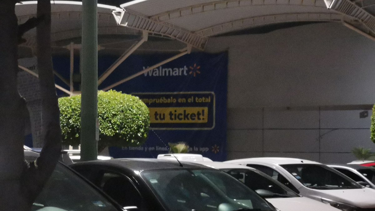 Silvertone22557's tweet photo. @WalmartMexico Aviso a Directivos de Walmart. En su tienda Tepeyac tienen pésimo alumbrado nocturno exterior Que no hay mantenimiento? Urge https://t.co/et0jm4GAFs