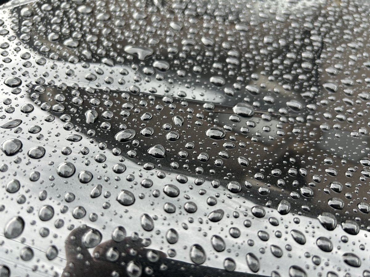 9ri_i's tweet photo. 雨で何もすることがないので、RUXBOOSTの撥水具合を観察。
バチバチの撥水ではないけども充分撥水してますね。
汚れにくい印象ですので、耐久性は3ヶ月以上となると、このブースト単体のみで充分かなと思います。
#RUXBOOST https://t.co/qrlhr9KKFE