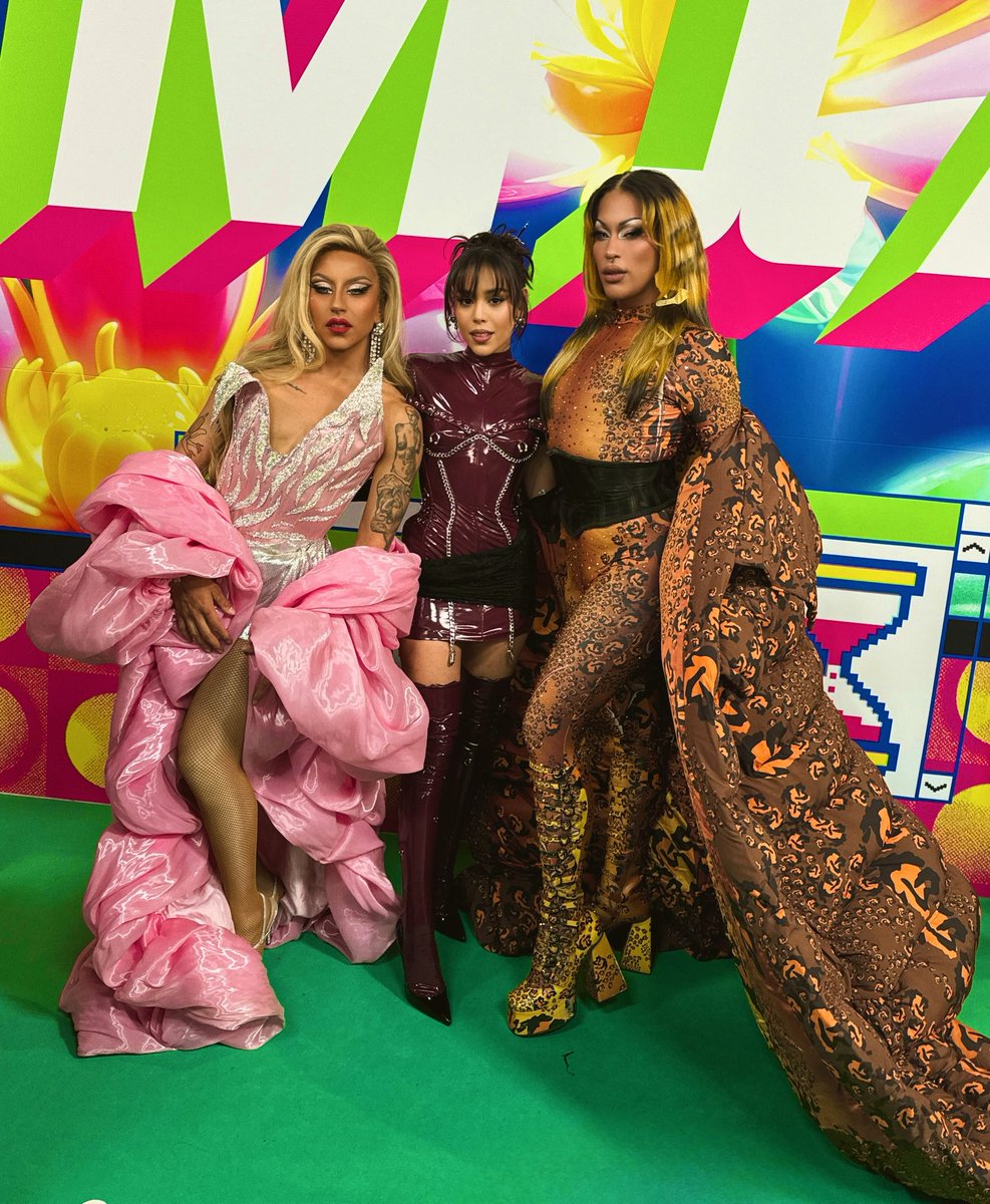 taigabrava's tweet photo. #MTVMIAW2024 @LaLolitaBanana @dannajustdanna ✨🤍 https://t.co/2MLFrzZuRu