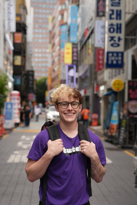 2 pic. Average International Birthday Enjoyer https://t.co/8TABGLTe7b