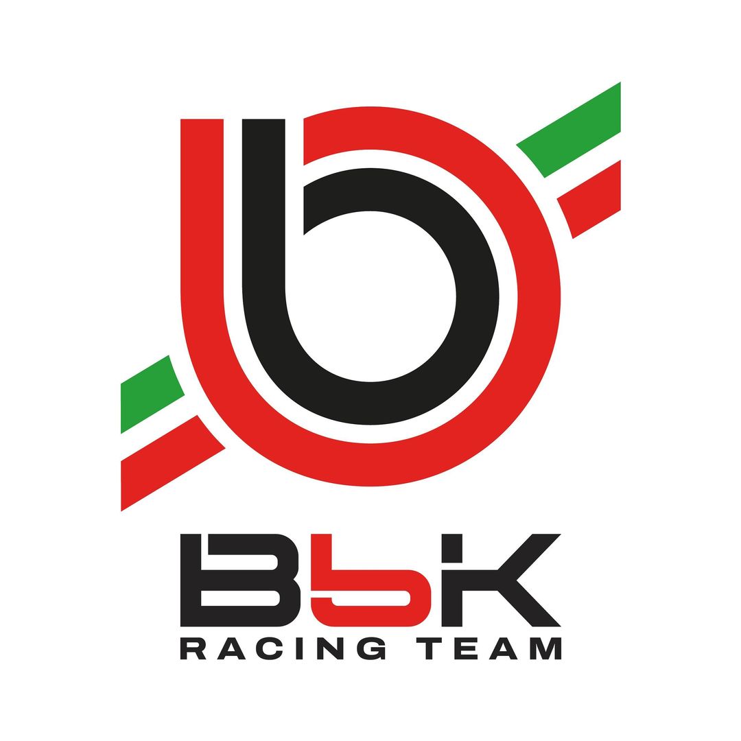 motto_motogp's tweet photo. モトスプリントが伝えるところによれば、ヤマハはYZF-R6に代わる新型マシンとして、来季からのSSPクラスへの投入を目指し、MT-09ベースのCP3エンジンを搭載したYZF-R9のテストを遂に欧州でスタートした模様。画像等の情報はないものの、北イタリアのチェルベジーナで、元SSPチャンピオンで現SBKヤマハのファクトリーライダーであるアンドレア・ロカテリの手によりコースを走らせたようだ。

また来季からビモータの名を冠してSBKを戦うカワサキは、10Rのエンジンをビモータのシャシーに搭載した"KB5（仮）"のシェイクダウンテストを実施した模様。すでにテストはヘレス・サーキットで複数回行われており、こちらも画像等、実物が確認できる情報はないものの、タイムは好調で大いに期待が持てるものになっているとのこと。

しかしこれらの情報を見て思うのは、日本メーカーの新型車開発はもはや日本ではなく欧州で実施するのがトレンドになっているということ。もちろんベースは日本で作って自社のテストコースを走らせてはいるのだろうが、市販車として売るにしろレースで使うにしろ、もはやその主戦場は欧州なので、だったら手っ取り早く現地でテストして、修正や要望があればその場で対応した方がよほど開発が早く進むからだ。

そしてこれはもしかしたら、ヤマハもカワサキもレース部門の予算を日本にある本社から切り離して欧州の別会計にしたのではないかということも伺わせる。何をやるにしてもカネ出すところの確認が必要なわけで、だったら現場の見えない日本からカネのことだけであれこれ言われるくらいだったら最初から欧州経理で事を回したほうが面倒な手間も時間もかからない。

ヤマハは今年からMotoGPの開発も欧州に軸足を移しているし、カワサキが自社参戦をやめてビモータの冠かぶせてSBKに参戦しようとしているのも、日本にいちいちお伺いを立てないでも仕事を進められる体制づくり（欧州のビモータ社内のみで事を回す）をしようとしていることの現れとも見える。

いまのこの激動極まる世界で必要とされるのは、何かが起きた時に即時即応体制が取れる機動力。レースもビジネスもやってることは戦争なので、勝つためには戦いの現場の声を直接聞いて即反撃することが必要なのだ。