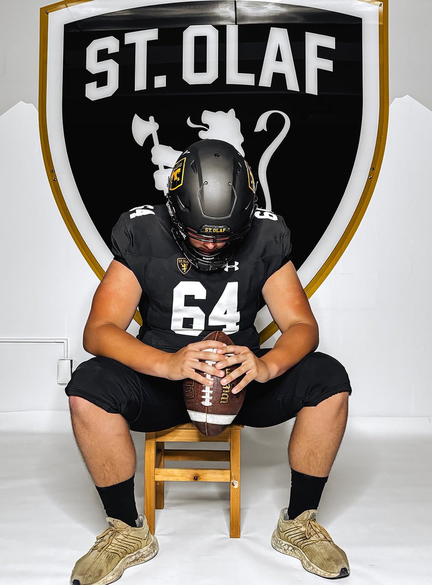 Had a wonderful time today at <a href="/StOlaf/">St. Olaf College</a> thank you for having me <a href="/CoachMoonen/">Tony Moonen</a> and I’m blessed to have received my 3rd offer to play college football from <a href="/JamesKilian/">James Kilian</a> thank you!
#OlePride <a href="/Coach_MPaulson/">Matthew Paulson</a> <a href="/StolafRBC/">Eric Pulley</a>